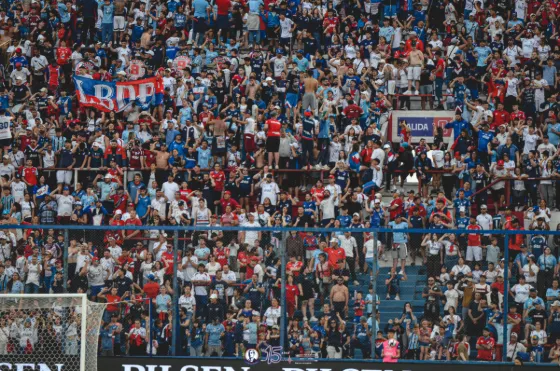 Buscate vs. Defensor — Hinchada — fotografía de Marcos Arraspide