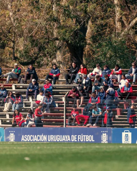 Progreso vs. Nacional — Hinchada — fotografía de Felipe Nin