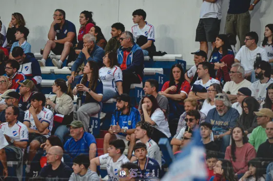 Buscate vs. Defensor — Hinchada — fotografía de Marcos Arraspide