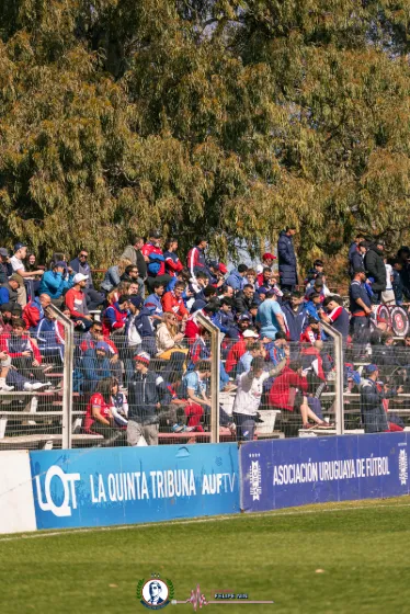 Progreso vs Nacional — Hinchada — fotografía de Felipe Nin