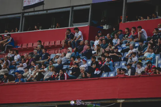 Buscate vs. Defensor — Hinchada — fotografía de Marcos Arraspide