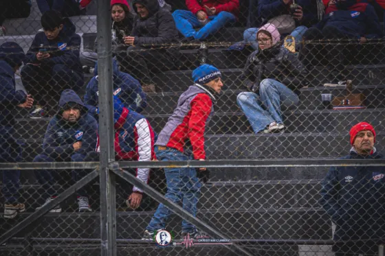 Nacional vs Wanderers - Hinchada — fotografía de Christian Cumbay