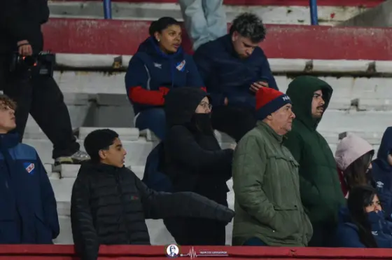 Buscate - Nacional vs. Albion — fotografía de Marcos Arraspide