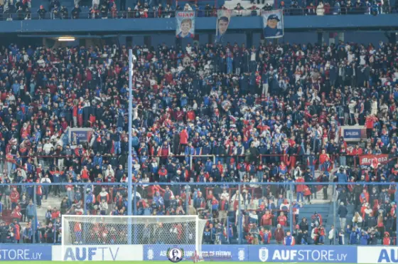 Buscate - Nacional vs. Albion — fotografía de Marcos Arraspide