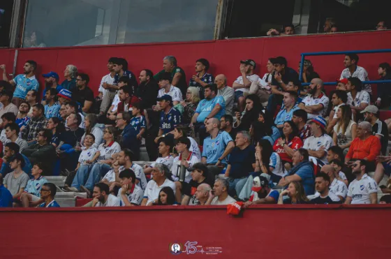 Buscate vs. Defensor — Hinchada — fotografía de Marcos Arraspide