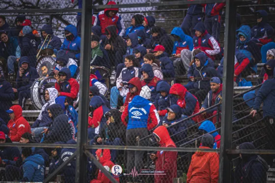 Nacional vs Wanderers - Hinchada — fotografía de Christian Cumbay