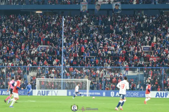 Buscate - Nacional vs. Albion — fotografía de Marcos Arraspide