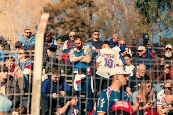 Progreso vs. Nacional — Hinchada — fotografía de Felipe Nin