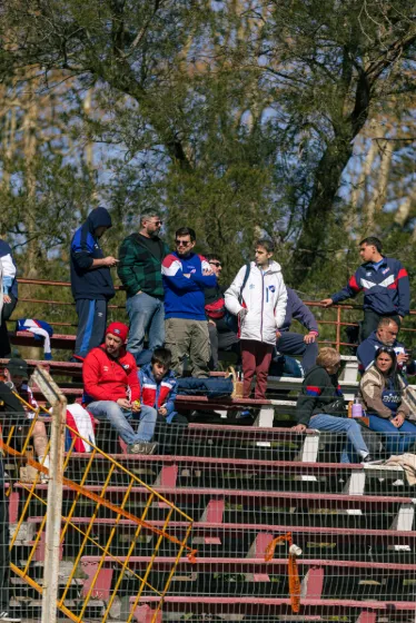 Progreso vs. Nacional — Hinchada — fotografía de Felipe Nin