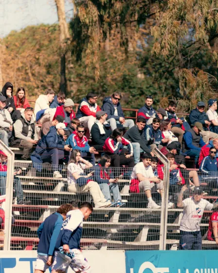 Progreso vs. Nacional — Hinchada — fotografía de Felipe Nin