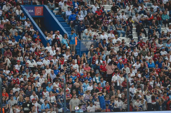 Buscate vs. Defensor — Hinchada — fotografía de Marcos Arraspide