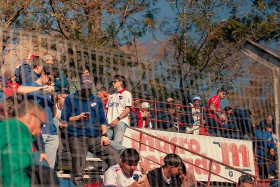 Progreso vs. Nacional — Hinchada — fotografía de Felipe Nin